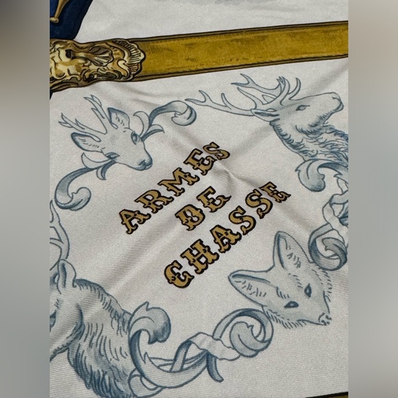 Vintage Hermes Armes de Chasse 90x90 scarf - Picture 7 of 11